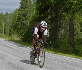 九游会电竞 -莱万多夫斯基回归赛场，惊险取胜首场状态亮眼，巴塞罗那观众沸腾！