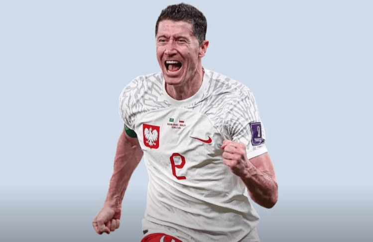  莱万多夫斯基迎来五赛季高光表现，RNG球迷沸腾！