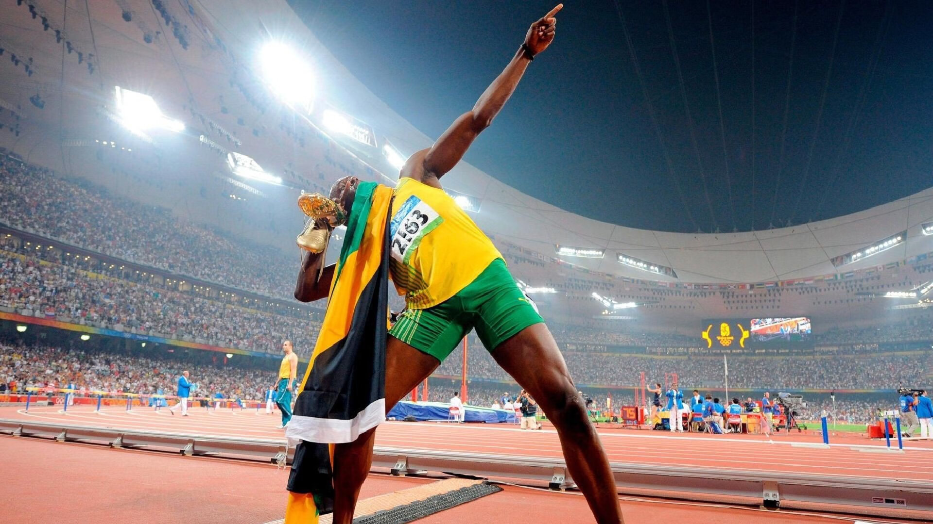 足球赛场焦点!澳大利亚队对阵巴西队,激战正酣,豪门对决再度上演