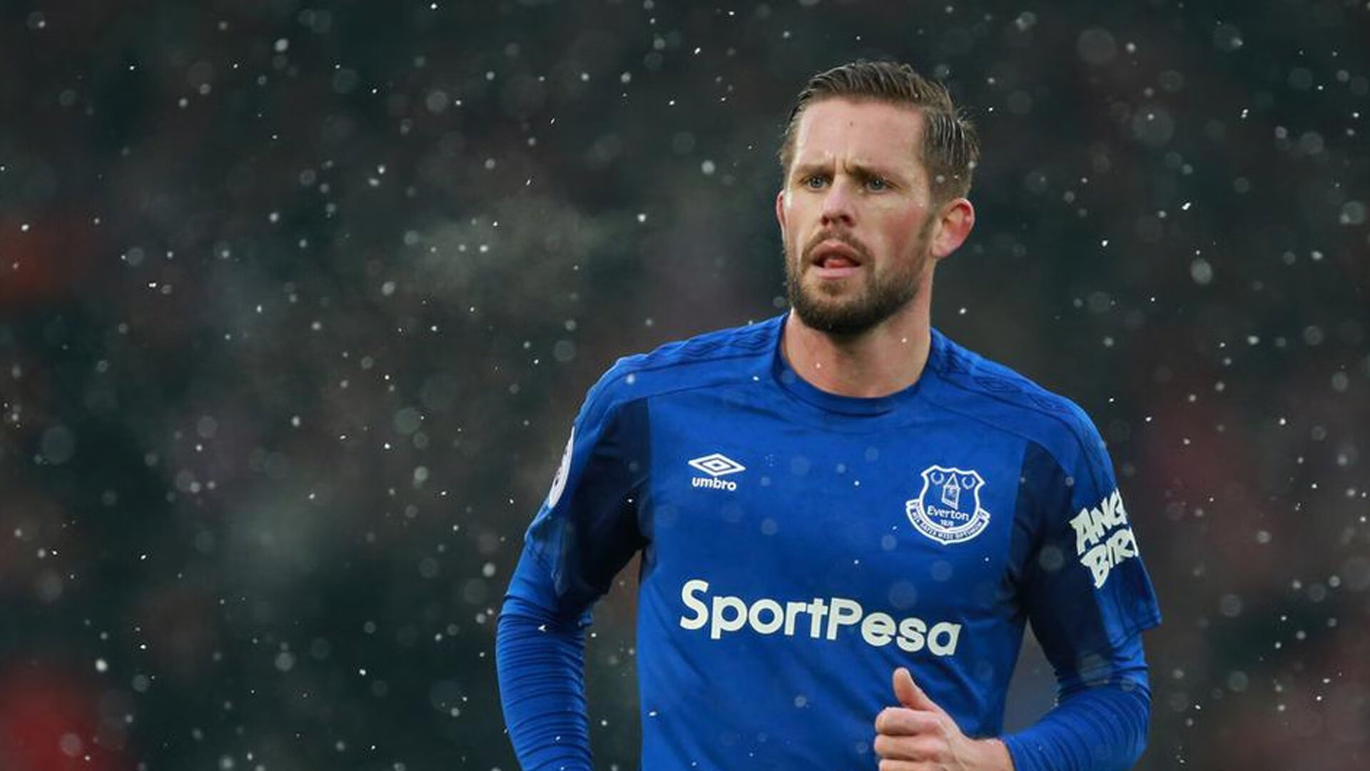 足球赛场焦点！葡萄牙队对阵法国队，主力缺阵，替补球员挺身而出